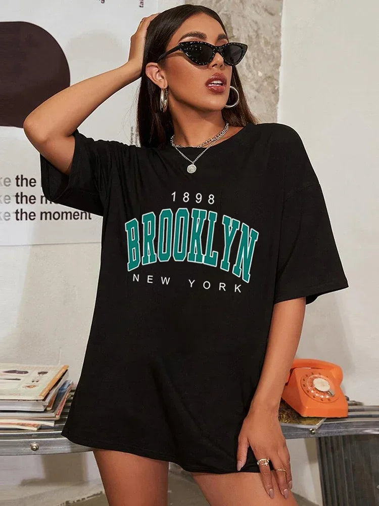 Women T Shirt Funny 1898 Brooklyn York Letter Print Unisex Black T-shirt 90s Graphic Tee Female Cute Tops Y2K Oversized T Shirt